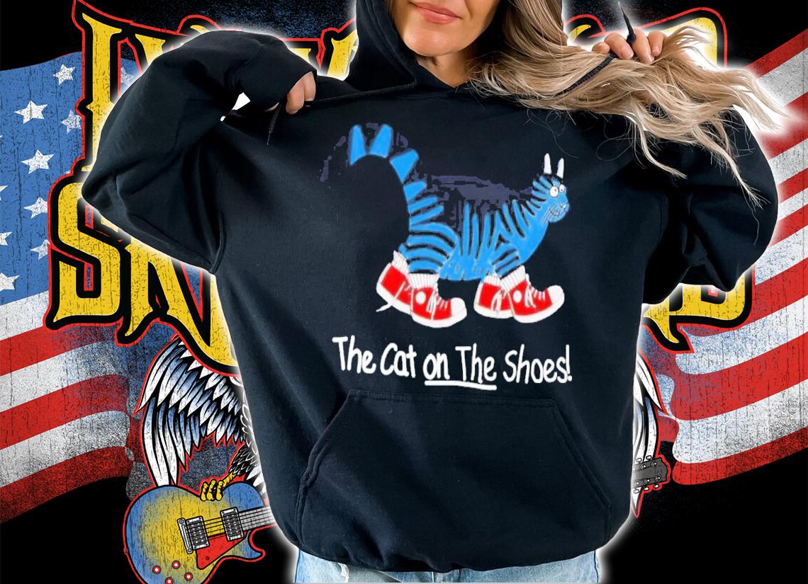The cat on the shoes shirt t-shirt hoodie