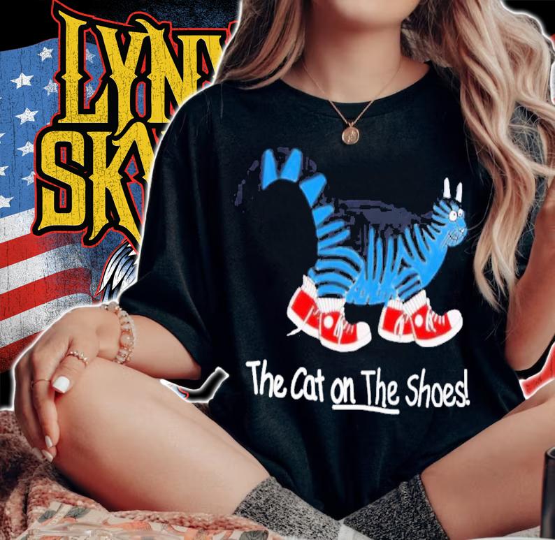 The cat on the shoes shirt t-shirt woman shirt