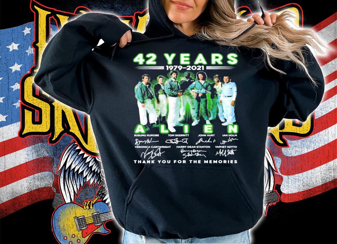42 Years 1979-2021 Alien Signatures Thank You For The Memories Shirt t-shirt