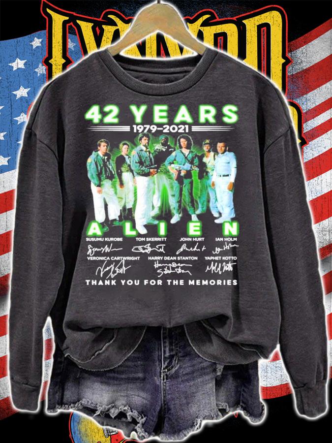 42 Years 1979-2021 Alien Signatures Thank You For The Memories Shirt t-shirt