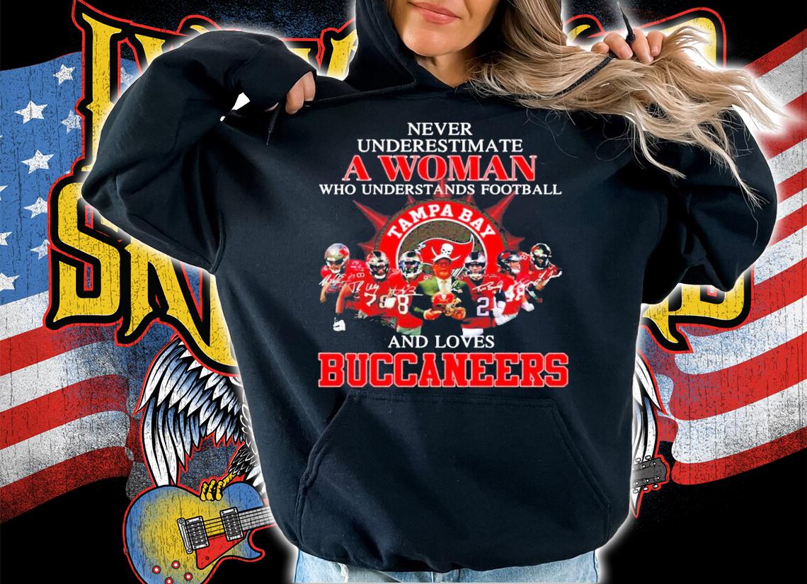 Never underestimate a woman Tampa Bay Buccaneers signatures shirt t-shirt hoodie