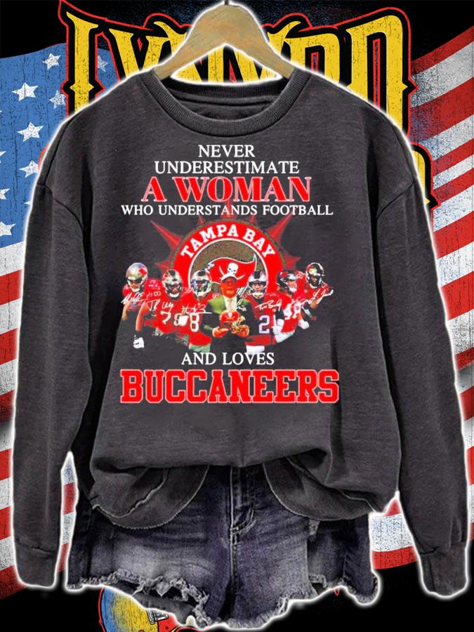 Never underestimate a woman Tampa Bay Buccaneers signatures shirt t-shirt sweatshirt