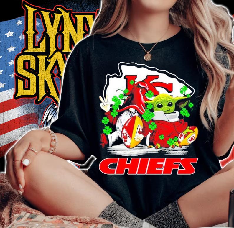 Kansas City Chiefs Gnomes hug football Baby Yoda St.patrick's Day shirt woman shirt